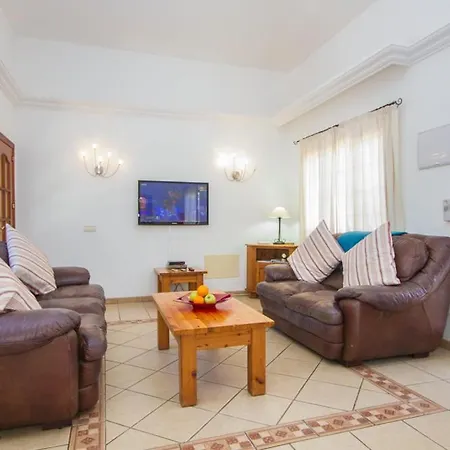 Playa Blanca Sleeps 8 Pool Wifi Villa Playa Blanca (Lanzarote)