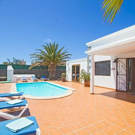 Villa Playa Blanca Sleeps 8 Pool Wifi *